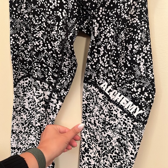 Lululemon Wunder Under Leggings in Chirasu Black/Chirakasu Alpine White - Picture 6 of 9